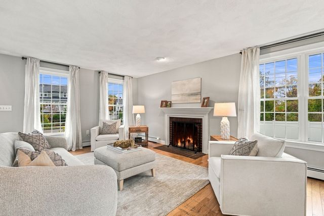 14 South Hampton Rd, Amesbury, MA 01913