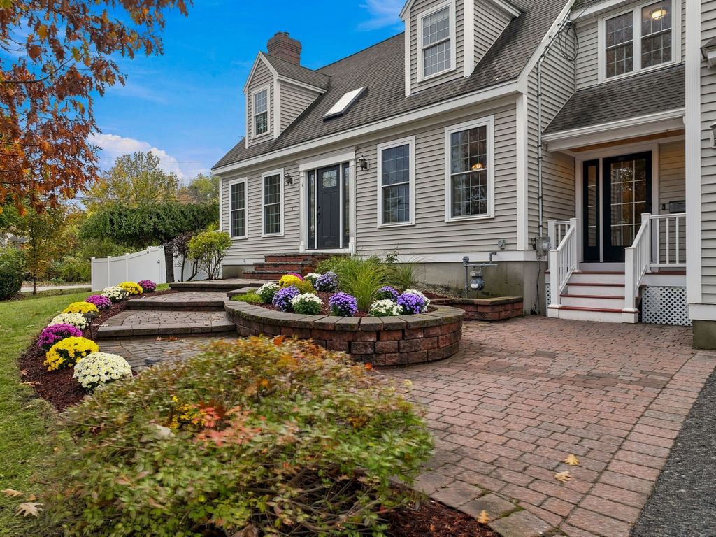 14 South Hampton Rd, Amesbury, MA 01913
