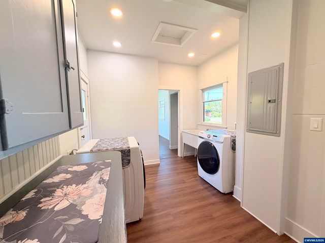 316 Blossom Ln NW, Albany, OR 97321