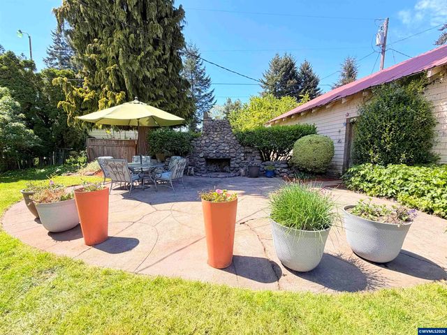 316 Blossom Ln NW, Albany, OR 97321