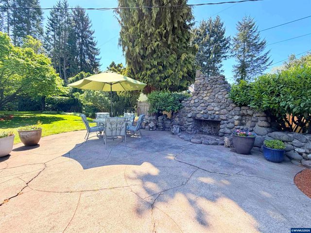 316 Blossom Ln NW, Albany, OR 97321