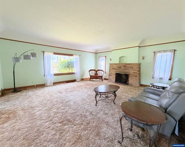 316 Blossom Ln NW, Albany, OR 97321