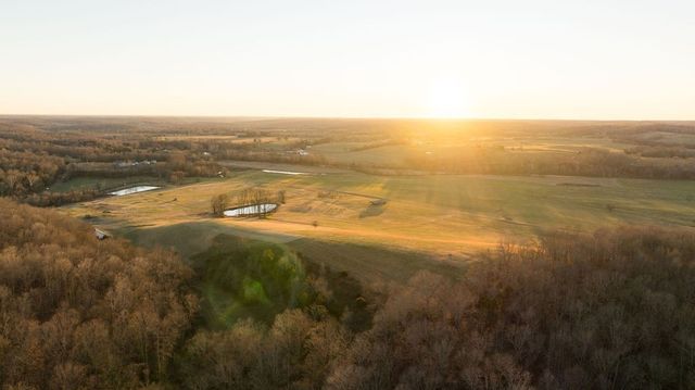 6415 Pinewood Rd, Nunnelly, TN 37137