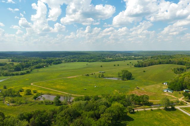 6415 Pinewood Rd, Nunnelly, TN 37137
