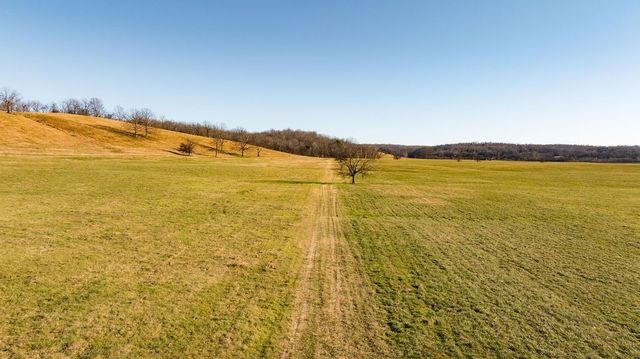 6415 Pinewood Rd, Nunnelly, TN 37137
