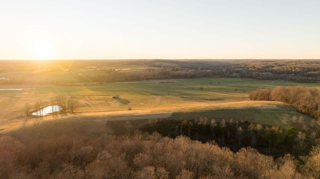 6415 Pinewood Rd, Nunnelly, TN 37137