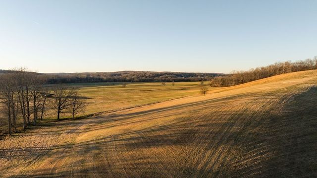 6415 Pinewood Rd, Nunnelly, TN 37137