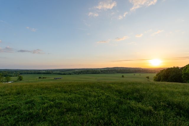 6415 Pinewood Rd, Nunnelly, TN 37137