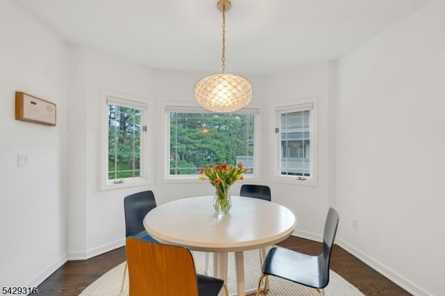 22 Fox Run Rd, Allendale Boro, NJ 07401