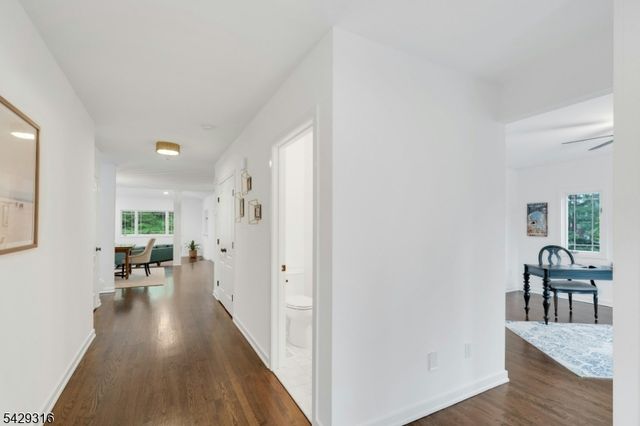 22 Fox Run Rd, Allendale Boro, NJ 07401