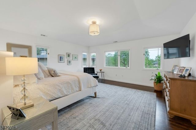 22 Fox Run Rd, Allendale Boro, NJ 07401
