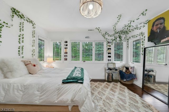 22 Fox Run Rd, Allendale Boro, NJ 07401