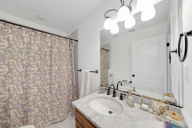 22 Fox Run Rd, Allendale Boro, NJ 07401