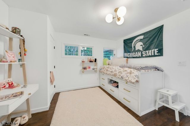 22 Fox Run Rd, Allendale Boro, NJ 07401