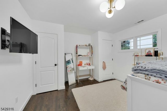 22 Fox Run Rd, Allendale Boro, NJ 07401