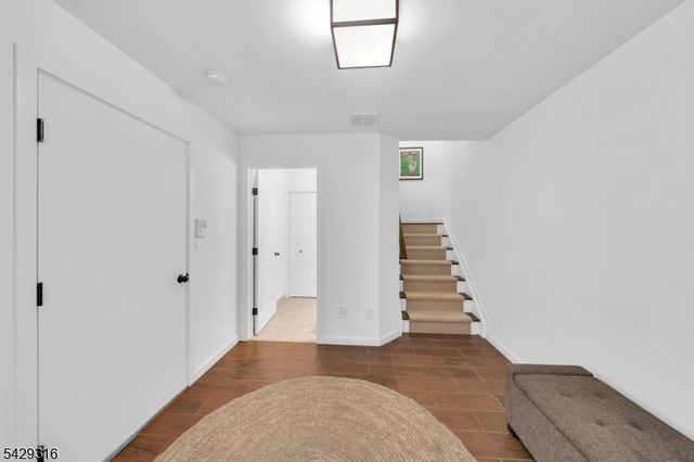 22 Fox Run Rd, Allendale Boro, NJ 07401