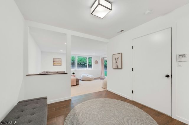 22 Fox Run Rd, Allendale Boro, NJ 07401