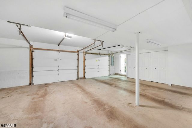 22 Fox Run Rd, Allendale Boro, NJ 07401