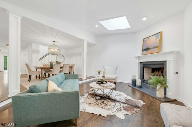 22 Fox Run Rd, Allendale Boro, NJ 07401