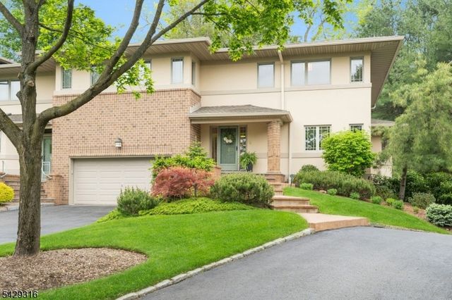 22 Fox Run Rd, Allendale Boro, NJ 07401