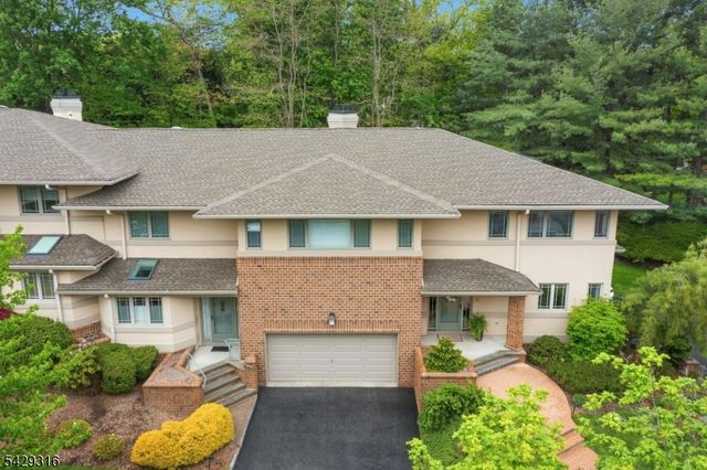 22 Fox Run Rd, Allendale Boro, NJ 07401