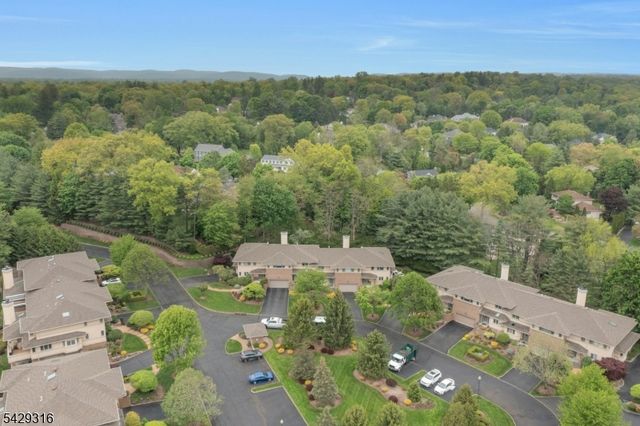 22 Fox Run Rd, Allendale Boro, NJ 07401