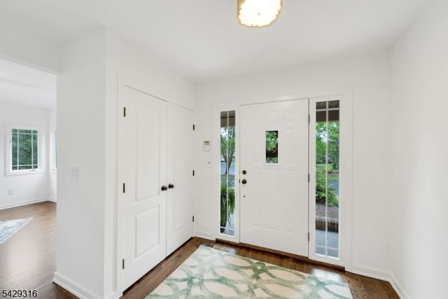 22 Fox Run Rd, Allendale Boro, NJ 07401