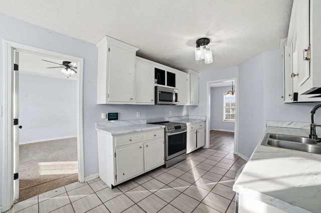 1391 Constitution Dr, Clarksville, TN 37042