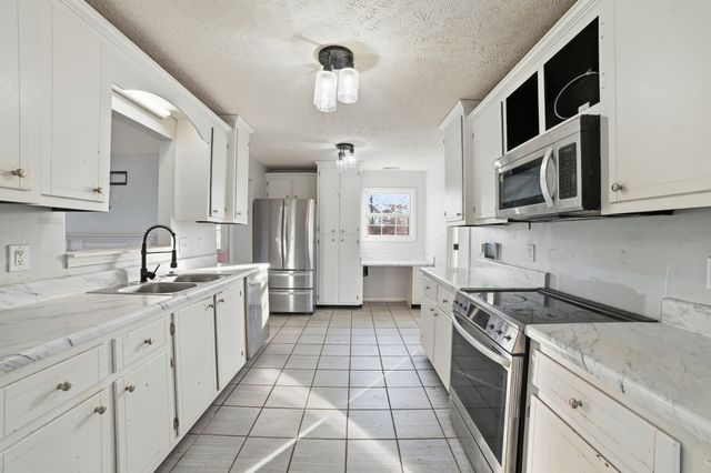 1391 Constitution Dr, Clarksville, TN 37042