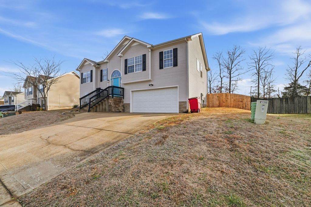 1391 Constitution Dr, Clarksville, TN 37042