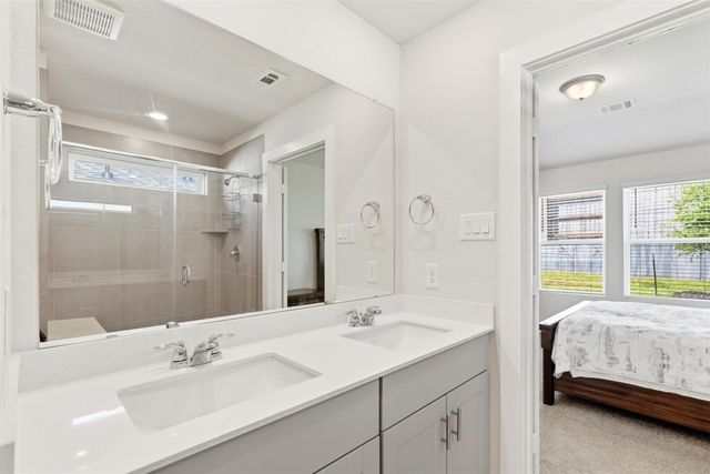 216 Shore Pointe Ct, Montgomery, TX 77316