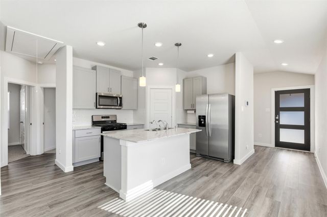 216 Shore Pointe Ct, Montgomery, TX 77316