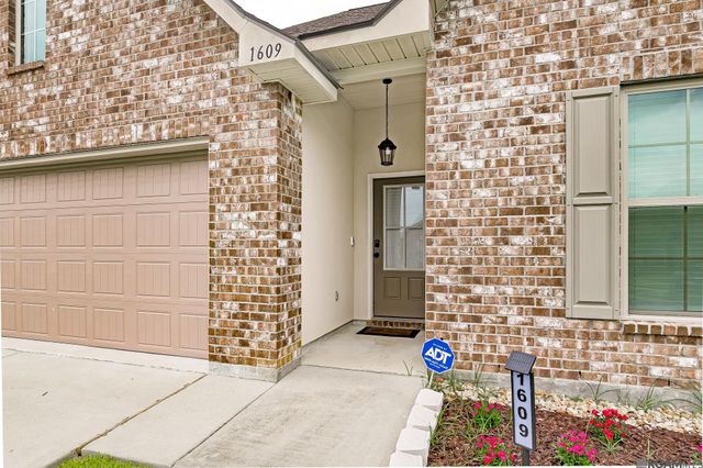 1609 Rangeland Ave, Zachary, LA 70791