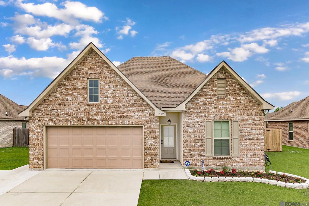 1609 Rangeland Ave, Zachary, LA 70791