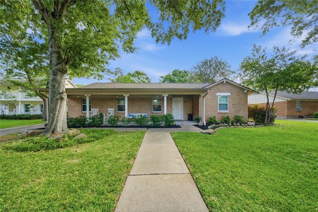 803 Stephen Court Court, Friendswood, TX 77546