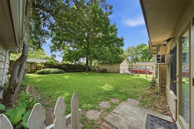 803 Stephen Court Court, Friendswood, TX 77546