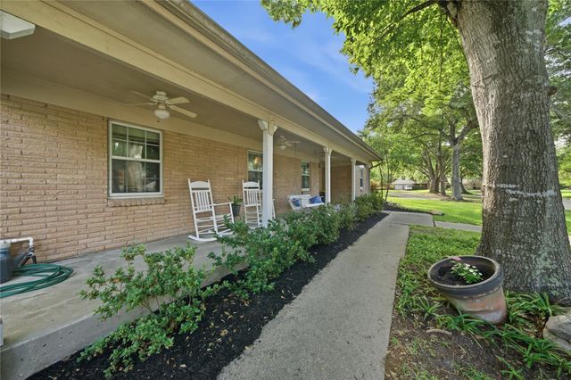 803 Stephen Court Court, Friendswood, TX 77546