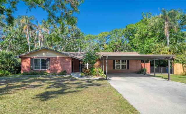 8136 HONEYBEE LANE, Tampa, FL 33635