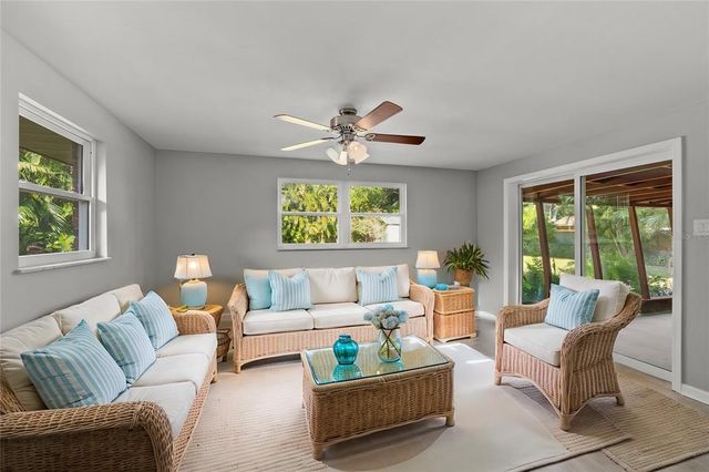 8136 HONEYBEE LANE, Tampa, FL 33635