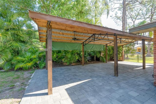 8136 HONEYBEE LANE, Tampa, FL 33635