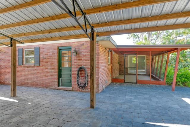 8136 HONEYBEE LANE, Tampa, FL 33635