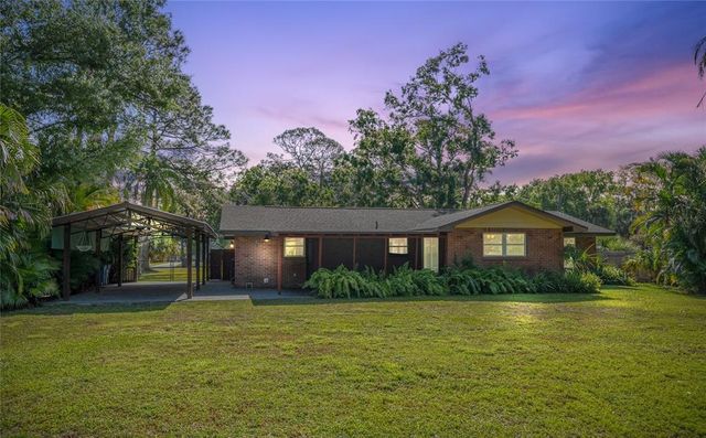8136 HONEYBEE LANE, Tampa, FL 33635