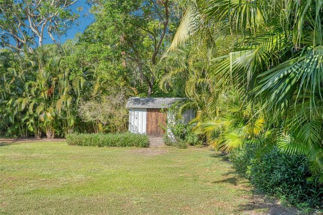 8136 HONEYBEE LANE, Tampa, FL 33635