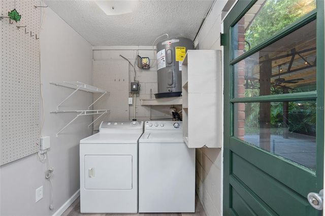 8136 HONEYBEE LANE, Tampa, FL 33635