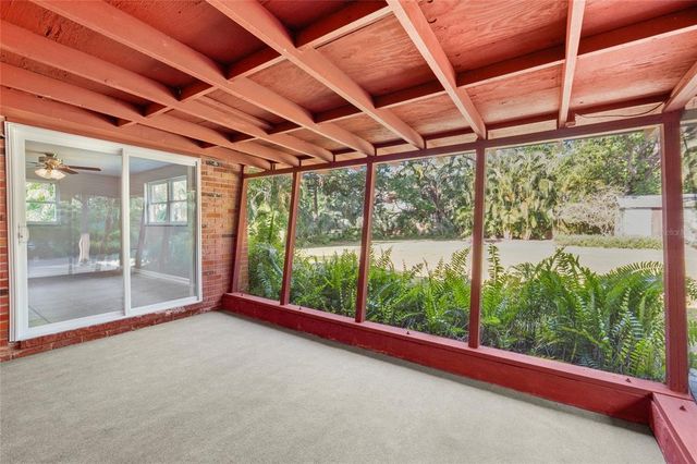 8136 HONEYBEE LANE, Tampa, FL 33635