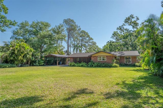 8136 HONEYBEE LANE, Tampa, FL 33635