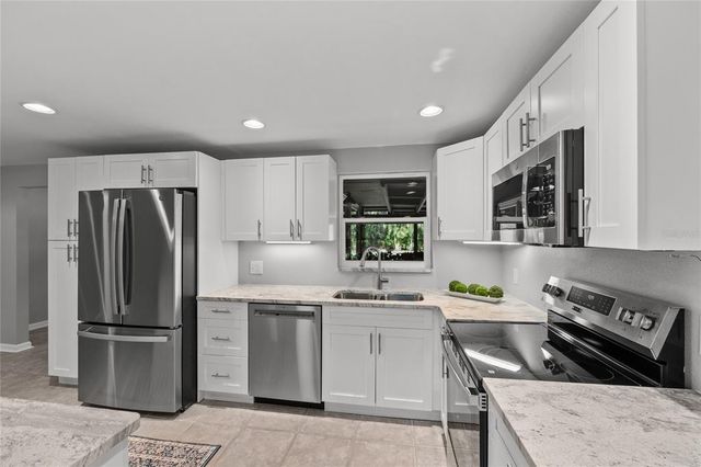 8136 HONEYBEE LANE, Tampa, FL 33635