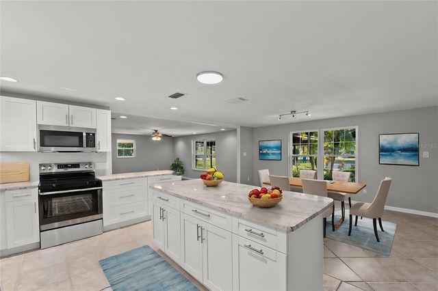 8136 HONEYBEE LANE, Tampa, FL 33635