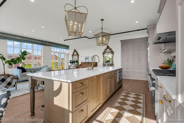 2051 Villa Road 302, Birmingham, MI 48009