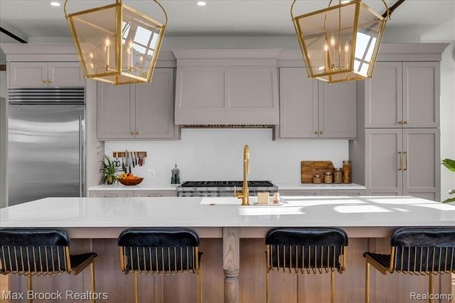 2051 Villa Road 302, Birmingham, MI 48009